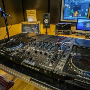 Repetitieruimte 4 - met DJ gear - Muziekgieterij