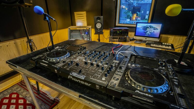 Repetitieruimte 4 - met DJ gear - Muziekgieterij